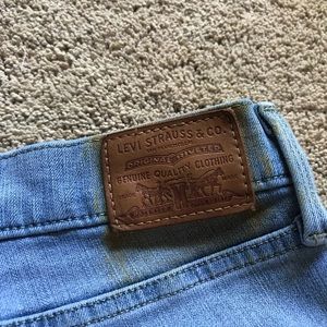 Light wash Levi’s